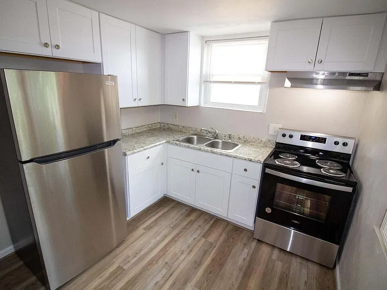 341 Cedar Ave — Photo 2
