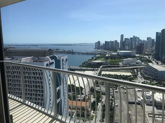 3rd image of 1750 N Bayshore Dr APT 4412
