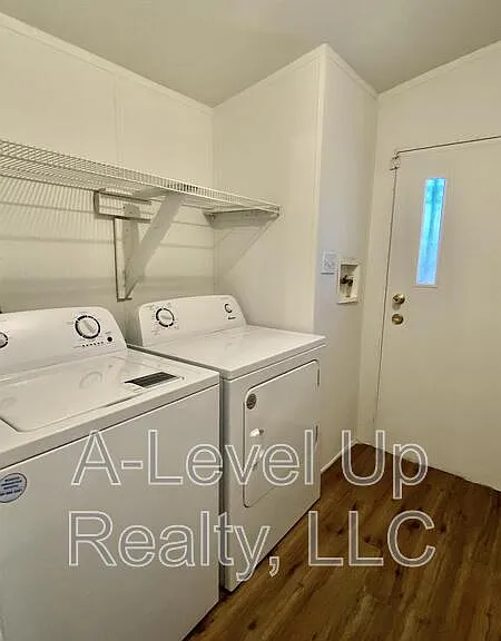315 W Lee St — Photo 20