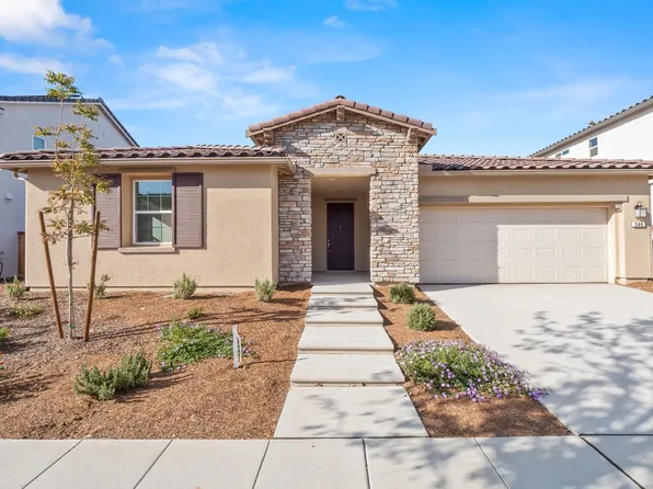 549 Laurel Crest Ave, Madera, CA 93636