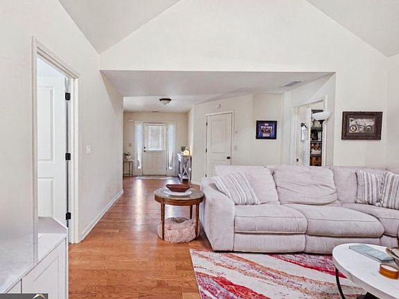 5th image of 233 McBee Pl