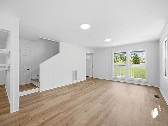 2nd image of 1454 Sexton Rd