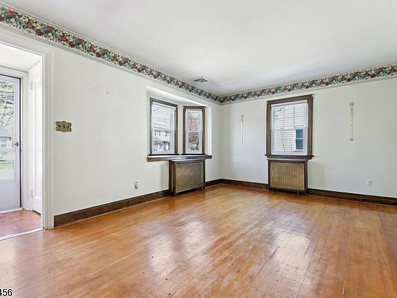 4th image of 59 Pershing Rd