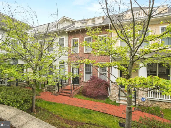 1332 N Danville St, Arlington, VA 22201