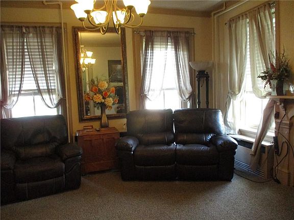 2nd image of 606 S Broadway St