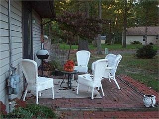 4th image of 52 Poplar Ave