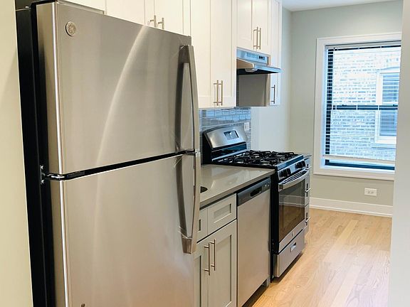 3rd image of 516 W Cornelia Ave #Mtg2v2qe2