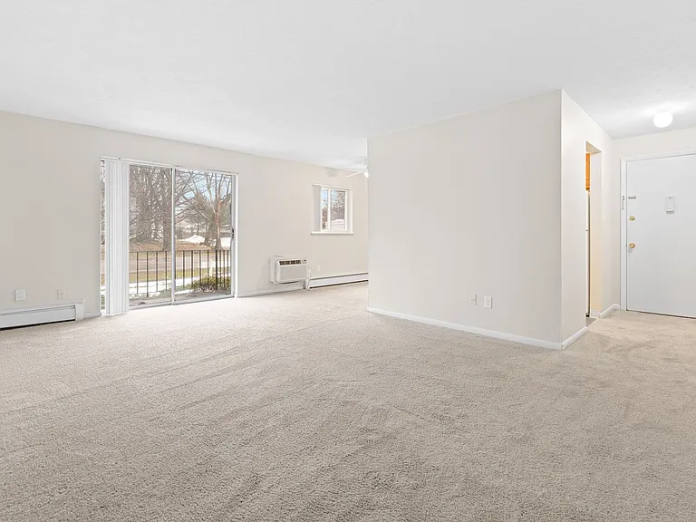 The Hillcrest Apartments — Photo 36