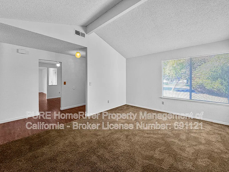 3 bed, 2.0 bath, 1289 sqft, $2,250 — Photo 3