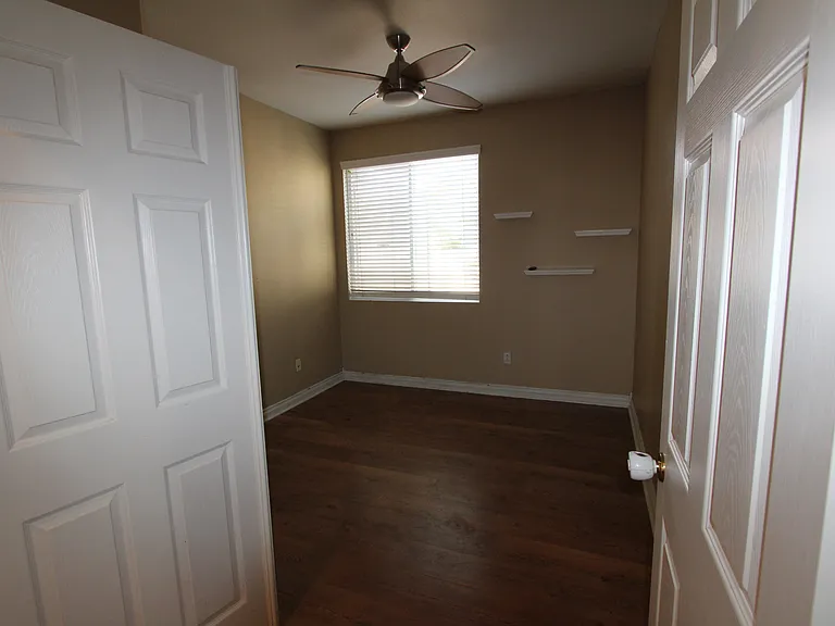 Downstair bedroom or 2nd office