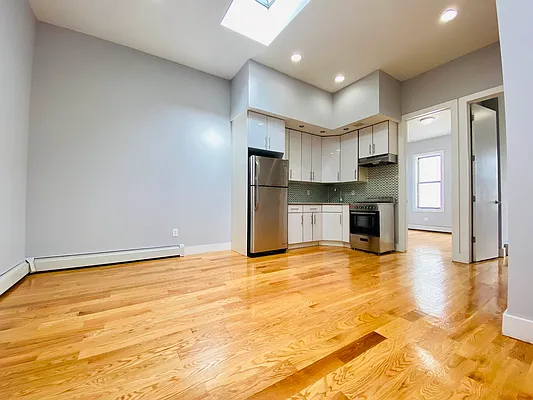 Rented by Blue Egg Realty Corp | media 8