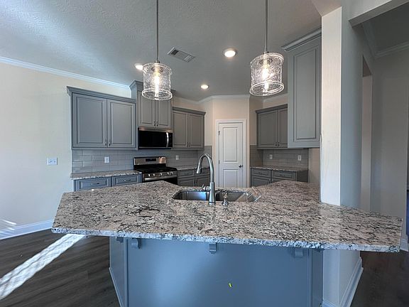 3rd image of 896 Lillian Park Drive