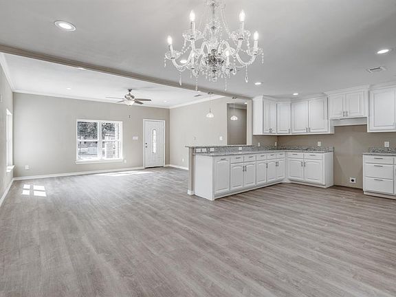 3rd image of 100 E Buck St
