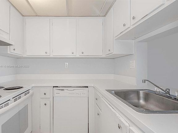 4th image of 9688 Fontainebleau Blvd APT 603