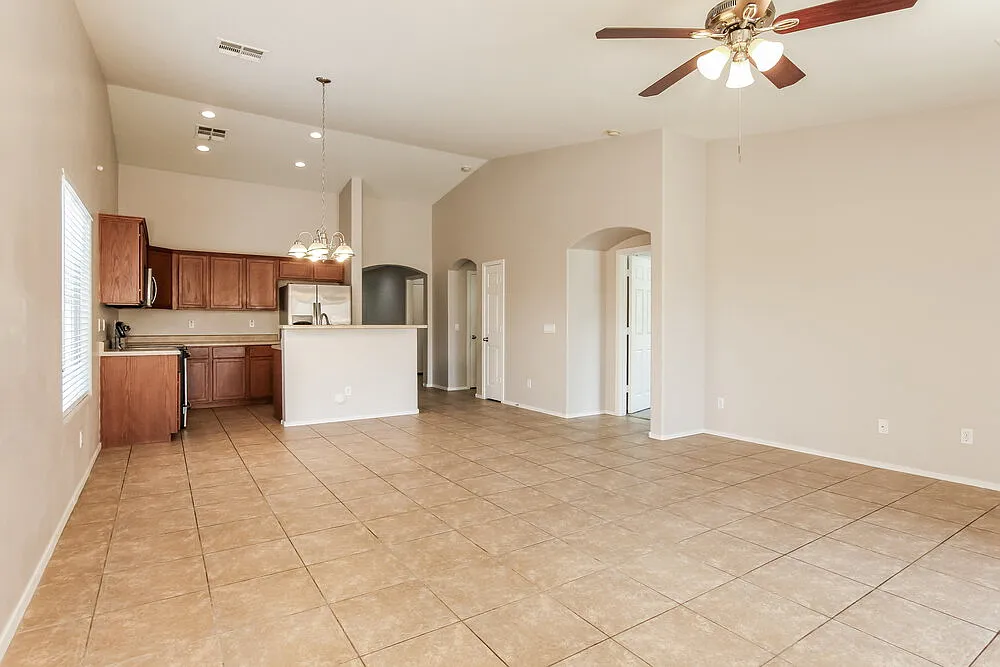 4 bed, 2.0 bath, 1665 sqft, $2,260 — Photo 4