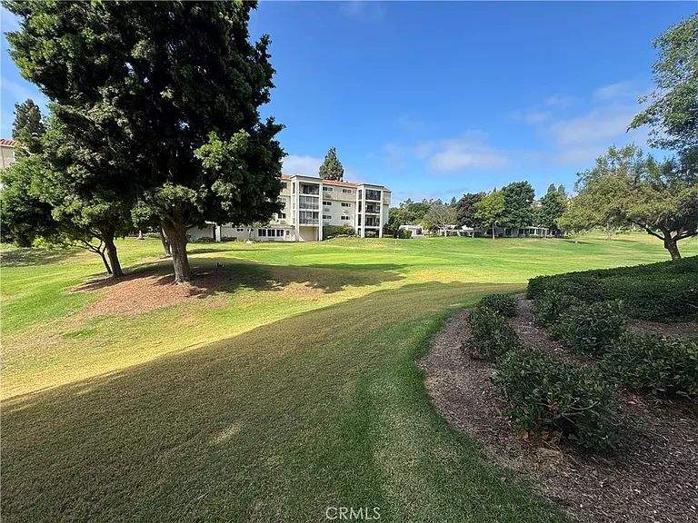 5510 Paseo Del Lago W #2B — Photo 25