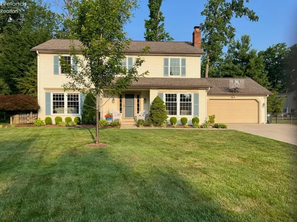1102 Montclair Cir, Westlake, OH 44145