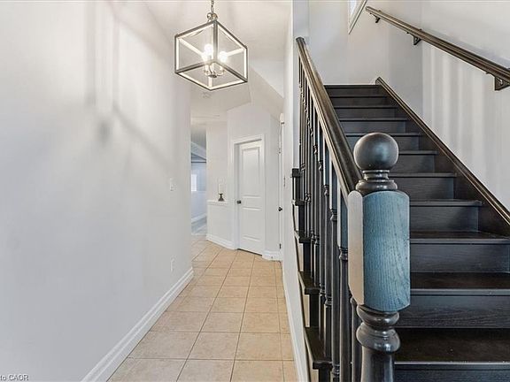 3rd image of 344 Watervale Cres