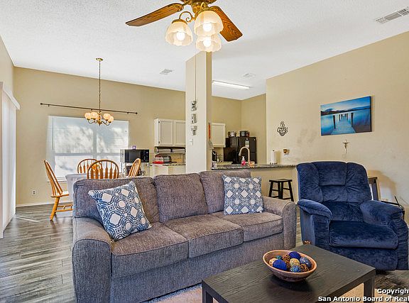 5th image of 710 Cypressbrook Dr