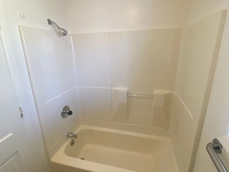280 SE Orchard Ave #1 — Photo 8
