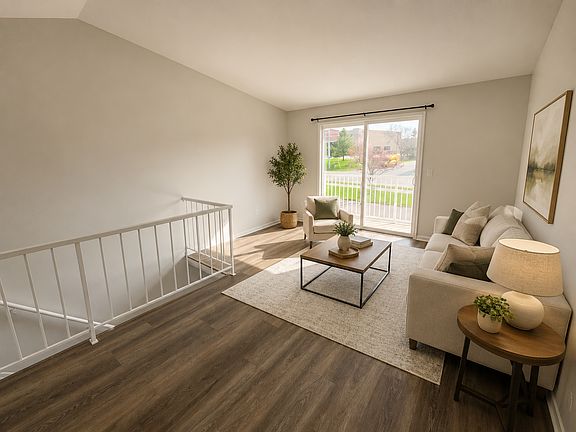 5th image of 1030 Pond View Ct