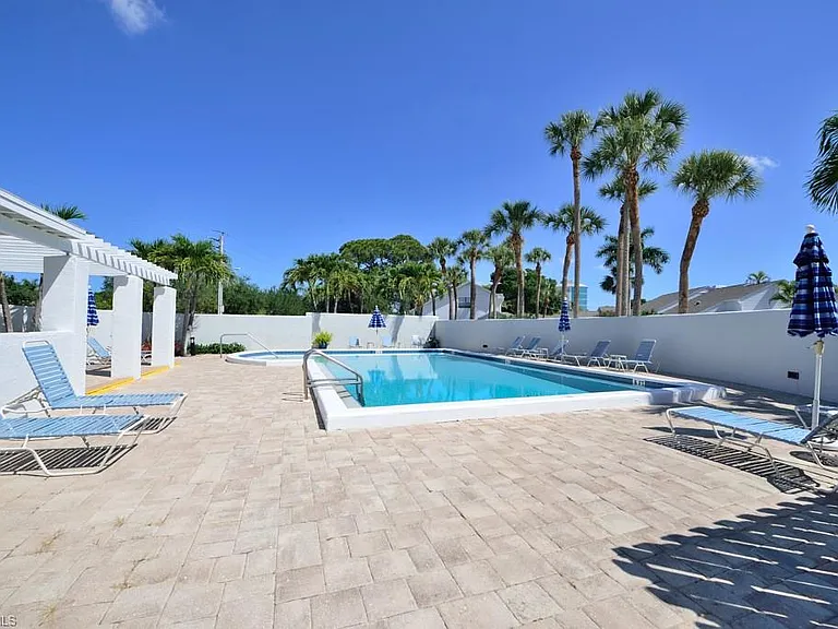 878 Meadowland Dr #B — Photo 17