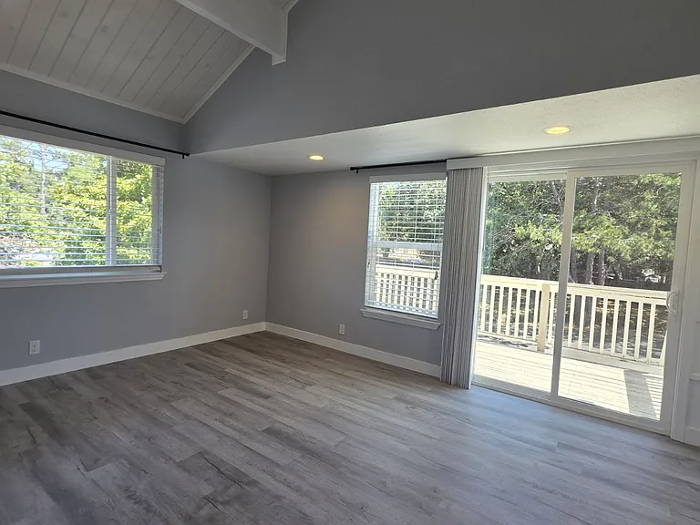 780 W Cotati Ave — Photo 37