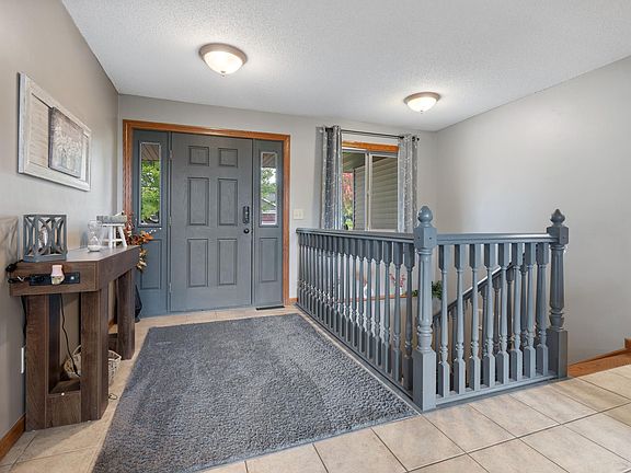 4th image of 426 Maple Dr