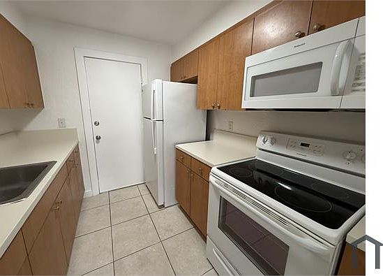 5th image of 300 SE 11th Ave APT 105