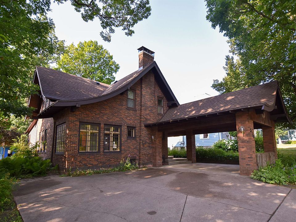 519 W Fulton St, Waupaca, WI 54981 Zillow