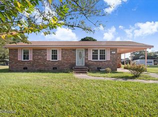 132 W Pine Forest Rd, Mount Olive, NC 28365