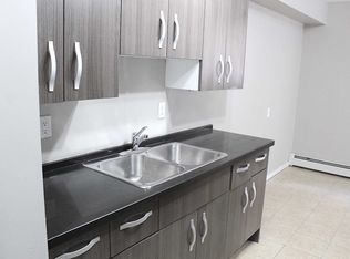 2014 20th St W #1-BEDROOM, Saskatoon, SK S7M1A6