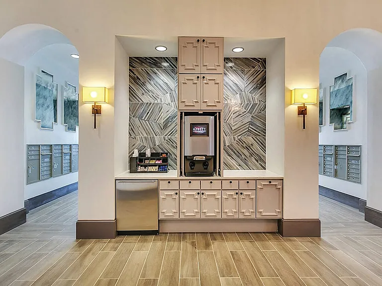 The Huntington Apartments — Photo 18