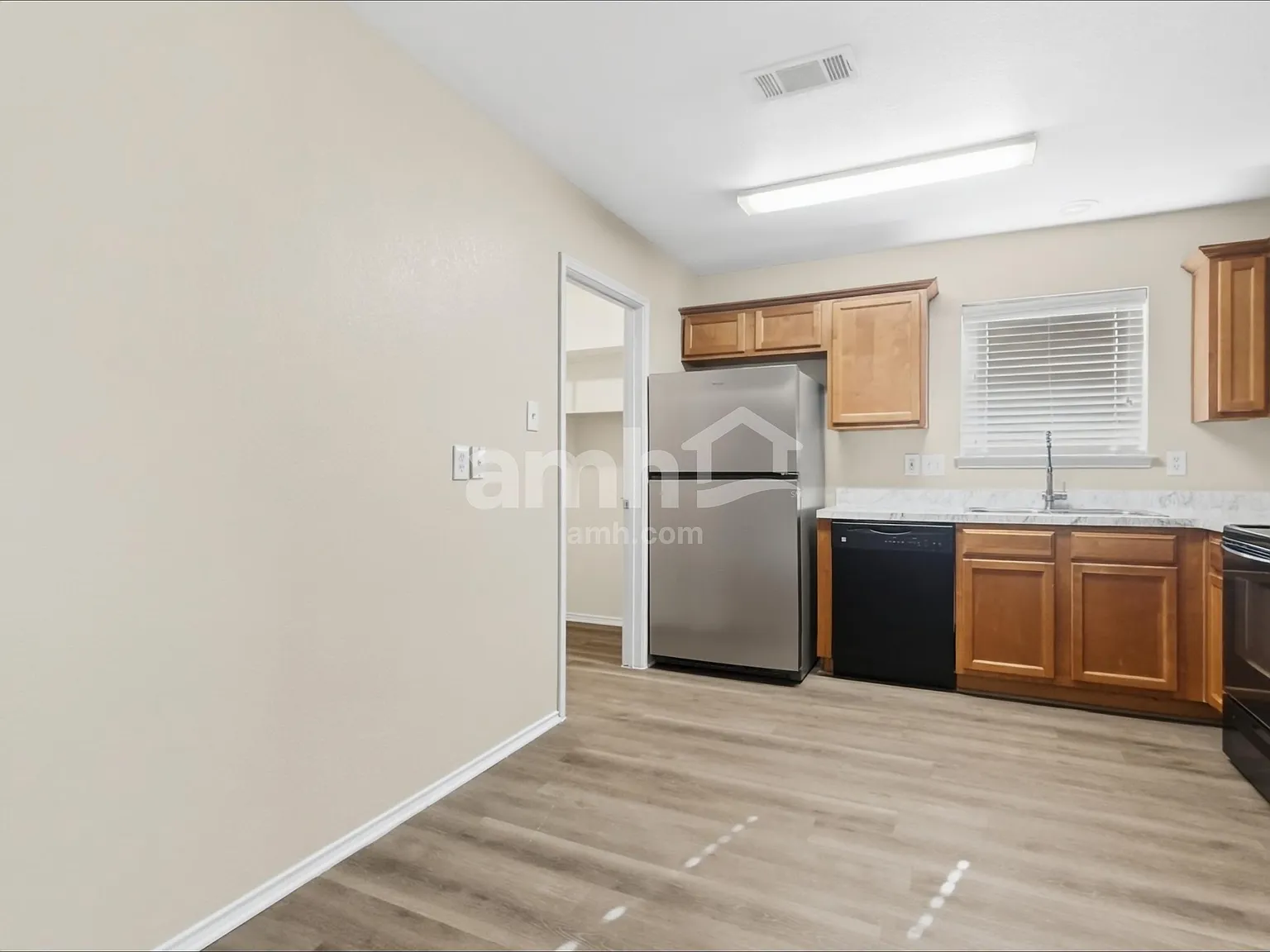 3 bed, 2.0 bath, 1398 sqft, $1,940 — Photo 4
