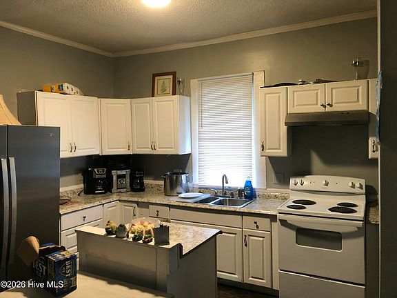 3rd image of 102 S 11th Street