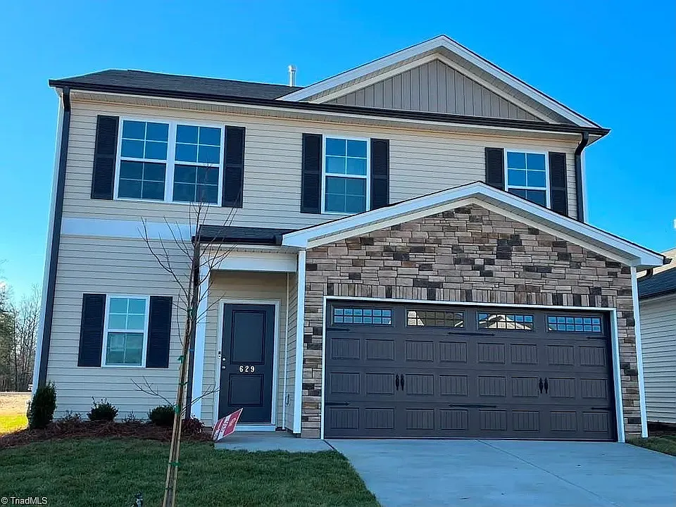 4 bed, 2407 sqft, $2,390 — Photo 1