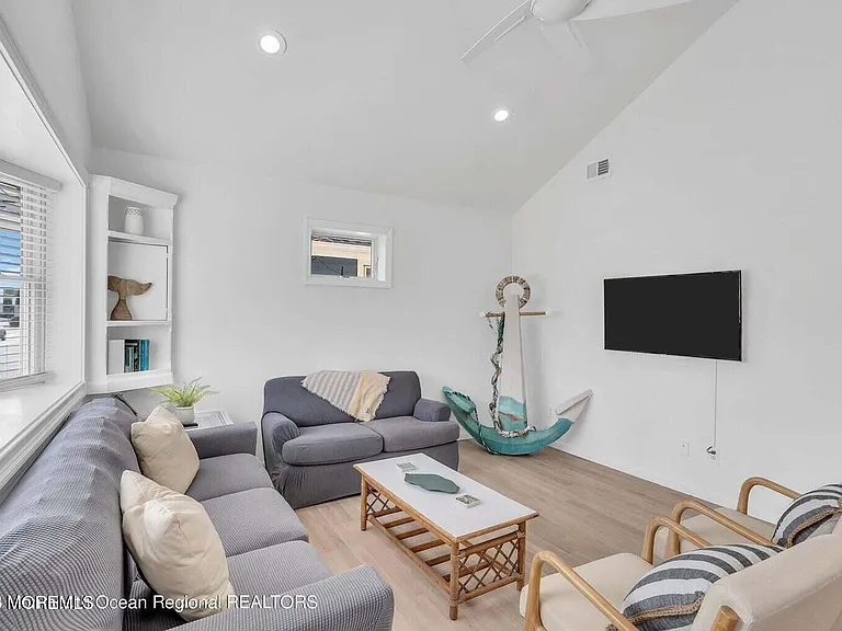 638A Redmond Ave — Photo 2