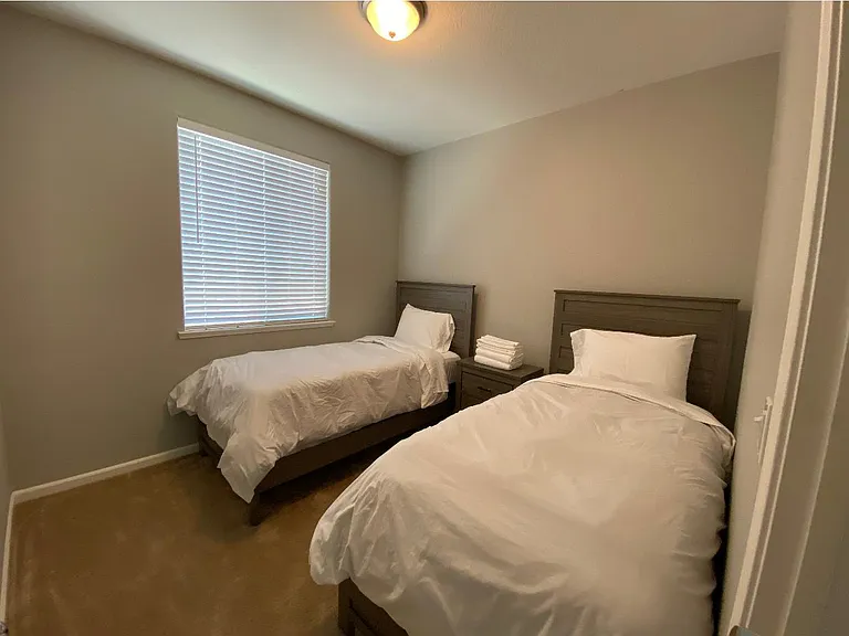 572 Glendon Ct — Photo 9
