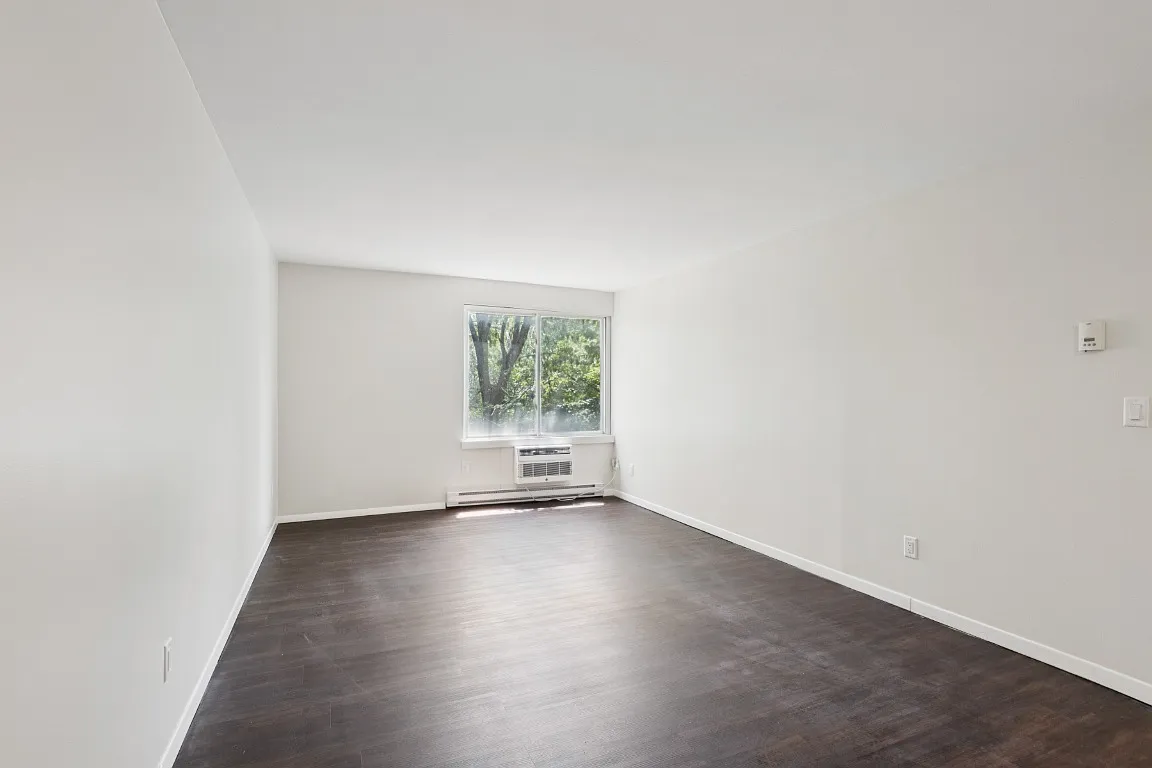 Maple Court Apartments — Photo 3