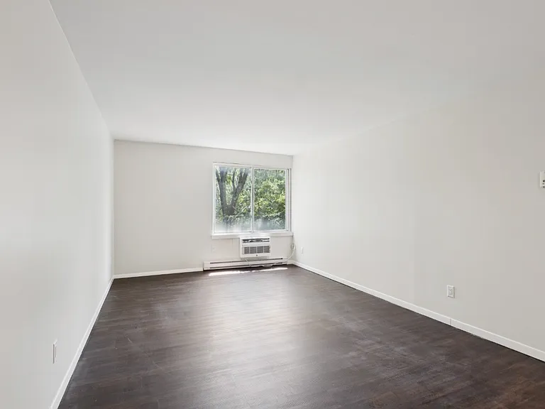 Maple Court Apartments — Photo 3
