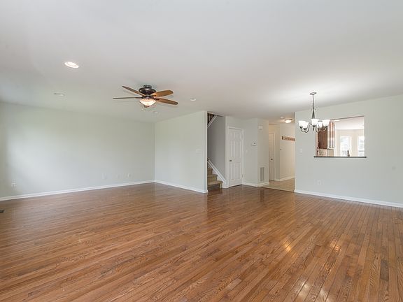 3rd image of 37 Spruce Hill Ct #1217