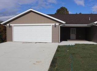 2408 Aspen Lane Rd, Decorah, IA 52101