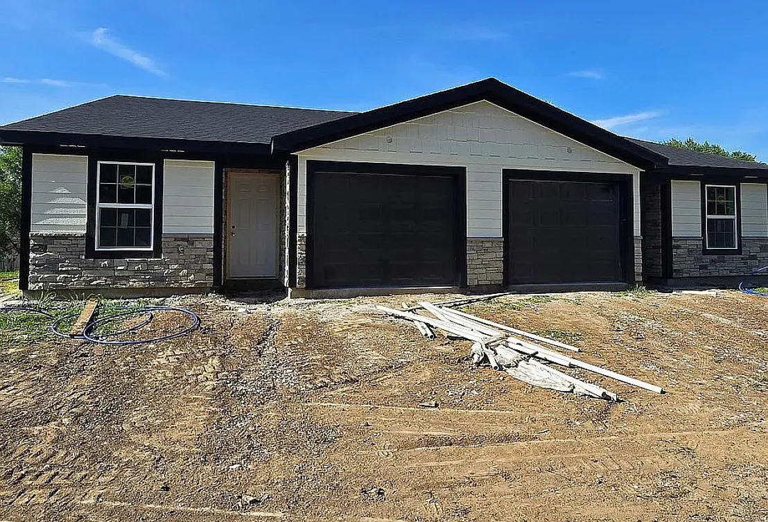 3 bed, 2717 sqft, $1,950 — Photo 1