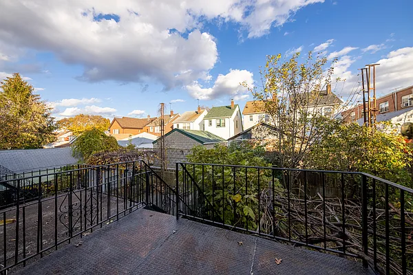 Rented by Compass | media 14