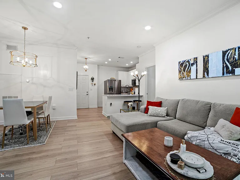 2055 26th St S #5-B06 — Photo 3
