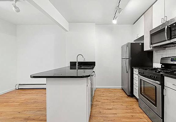 2nd image of 190 E 7th St APT 318