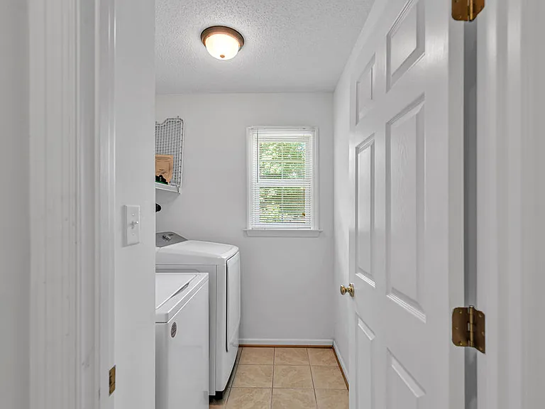 305 Foster Creek Rd — Photo 9