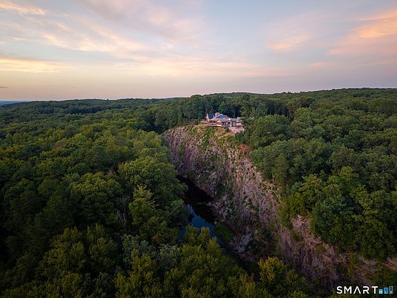 3rd image of 400 Dayton Road