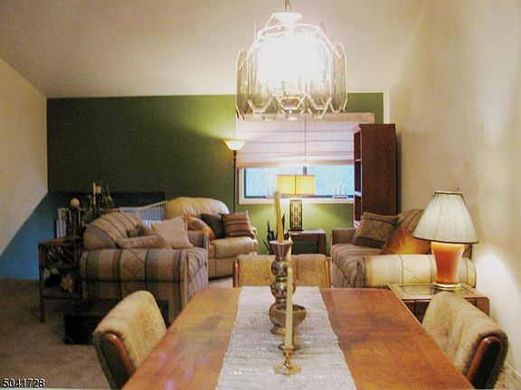 5th image of 51 Foxtail Ln