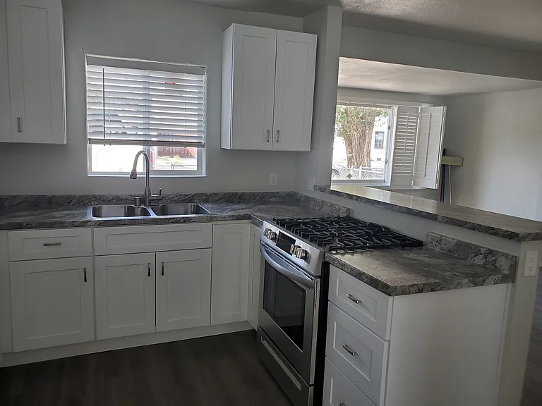 904 Coal Ave SW — Photo 7